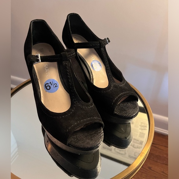 T-STRAP PEEP TOE WEDGES - Picture 2 of 9